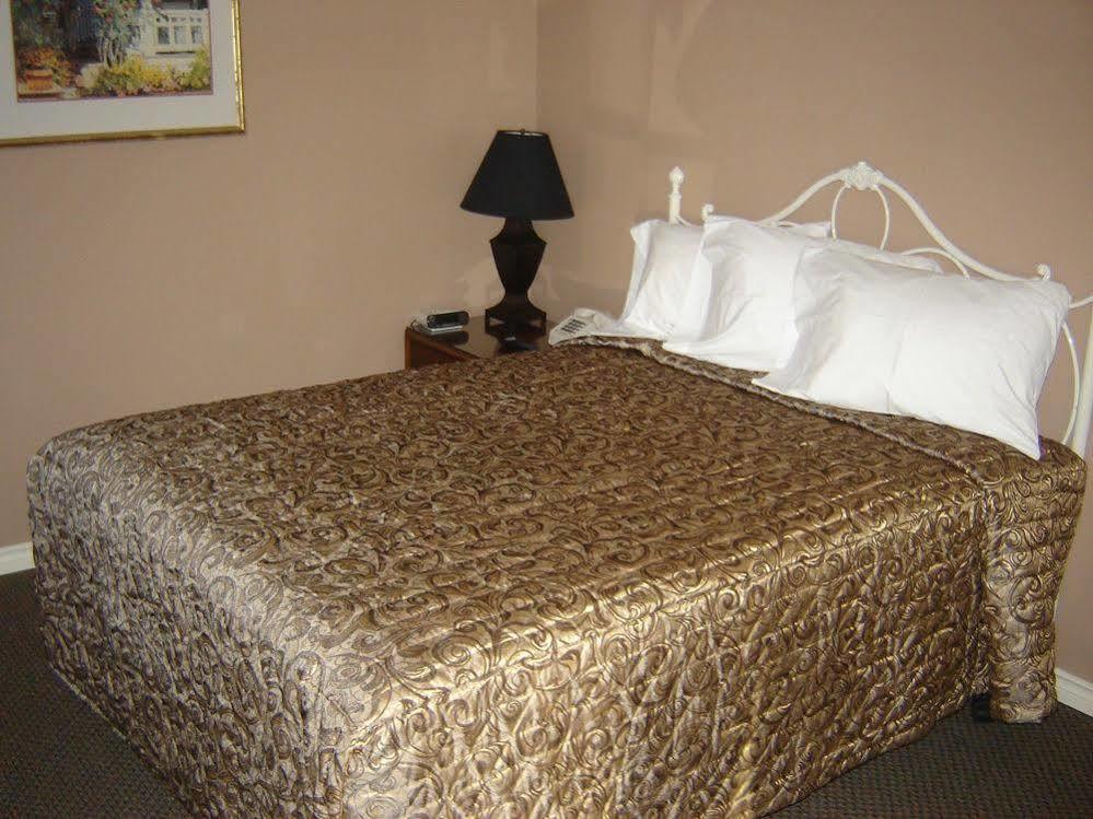 Lucien Motel Whitby Dış mekan fotoğraf
