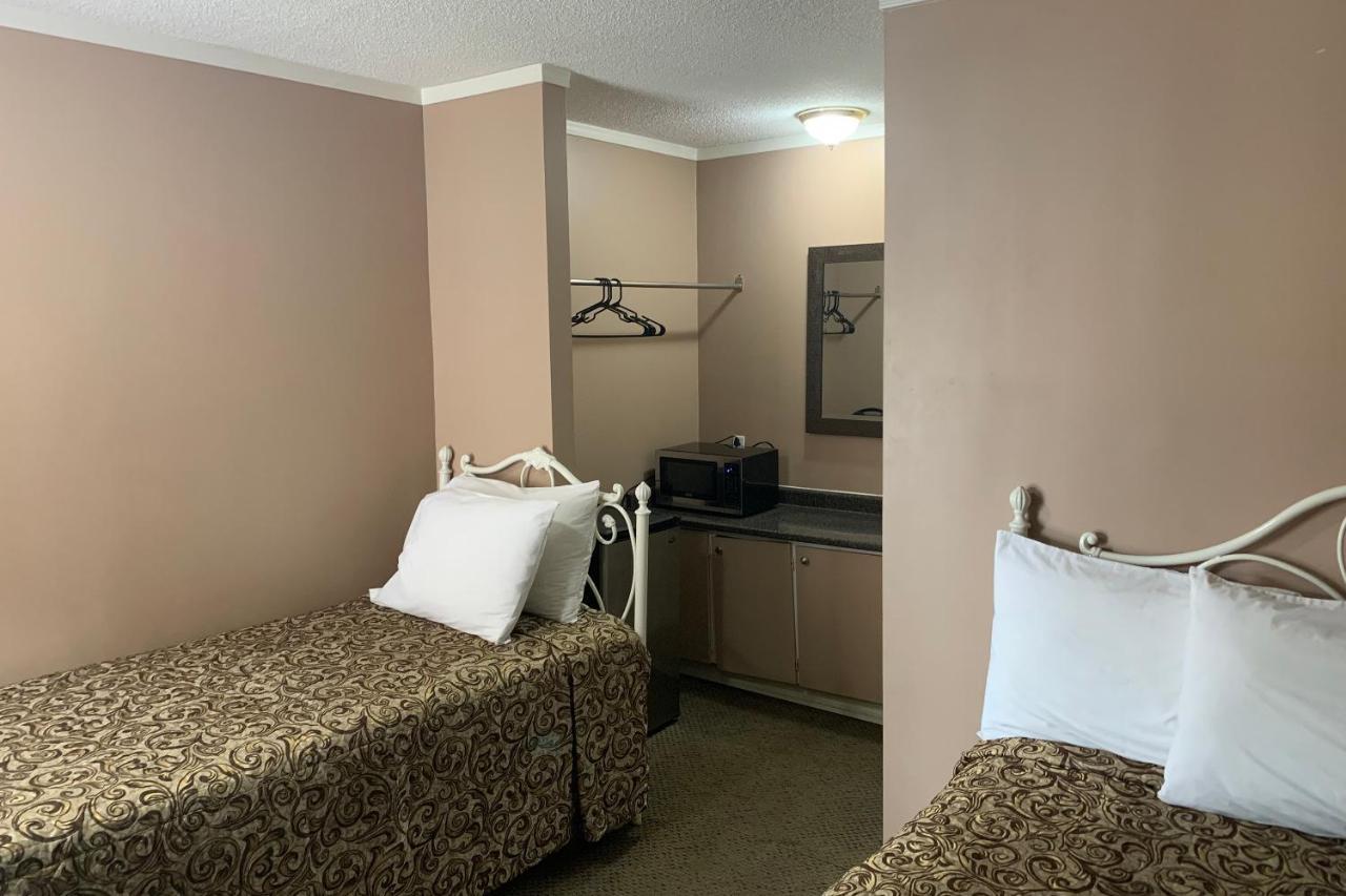 Lucien Motel Whitby Dış mekan fotoğraf